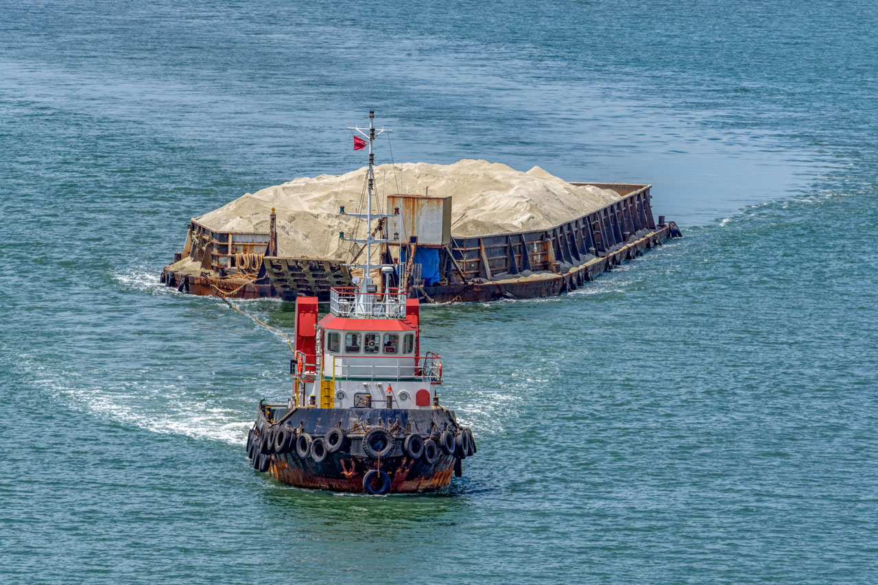 tug towing barge rb 31