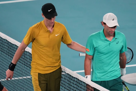 Extreme Heat Causes Chaos at Australian Open: Djokovic Achieves Milestone, Osaka Withdraws 5 download 3