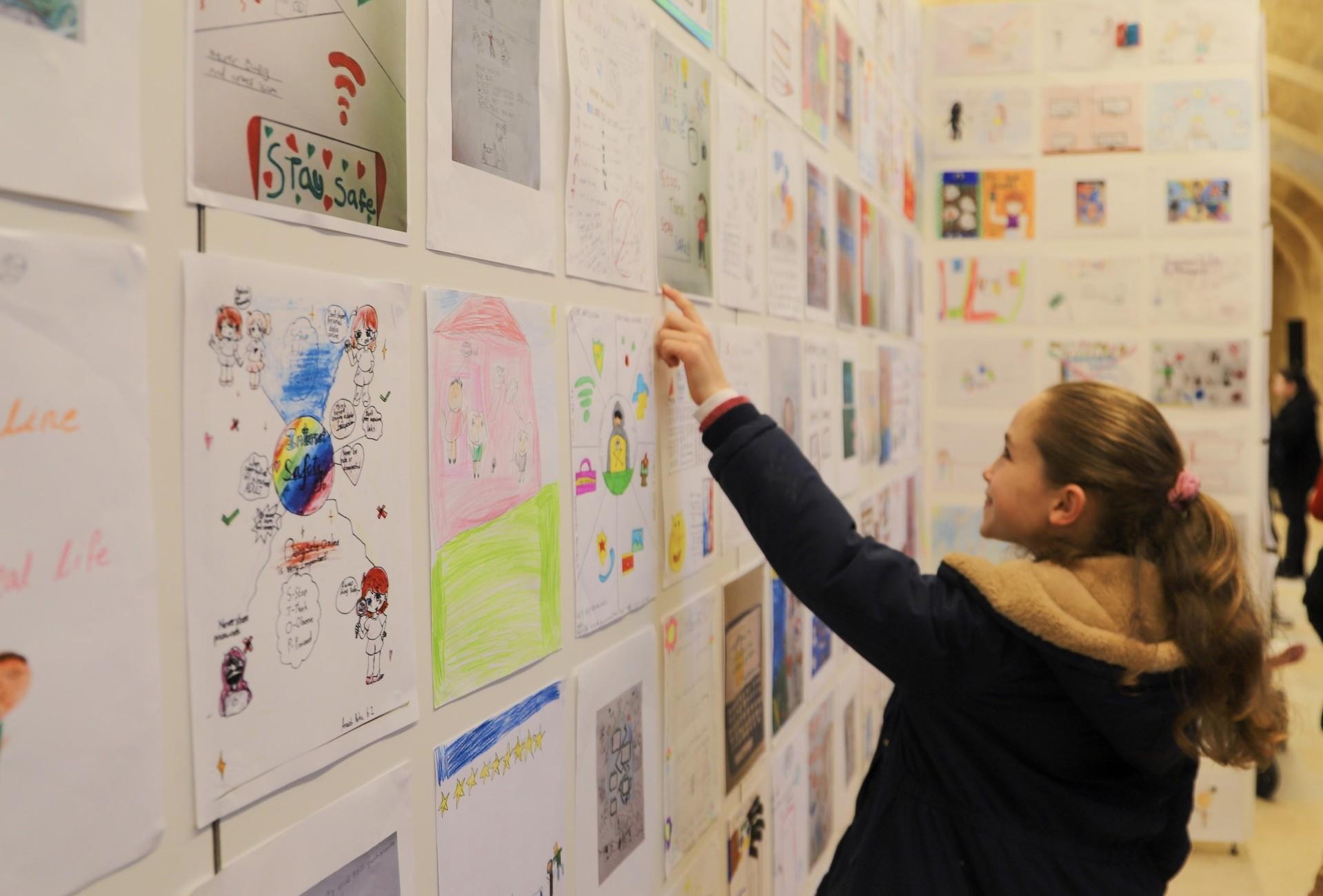 Students' Drawings Showcase Growing Awareness of Digital Dangers 2 994129c5faff091059be6dbad77dedfcfbb58958 1772127756 d688991b 1920x1280 1