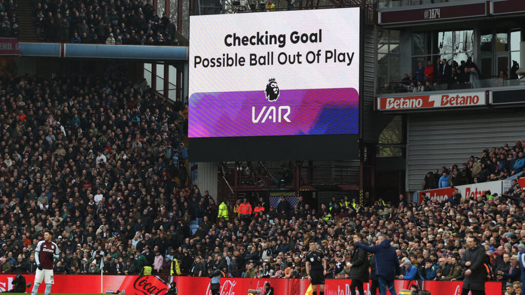 Premier League Fans Overwhelmingly Back Call to Scrap VAR 41 Premier League Fans Overwhelmingly Back Call to Scrap VAR