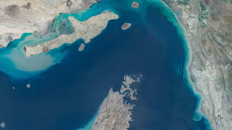 108291528 1776227507402 gettyimages 2270887323 ir strait of hormuz apr07 2026 m4m