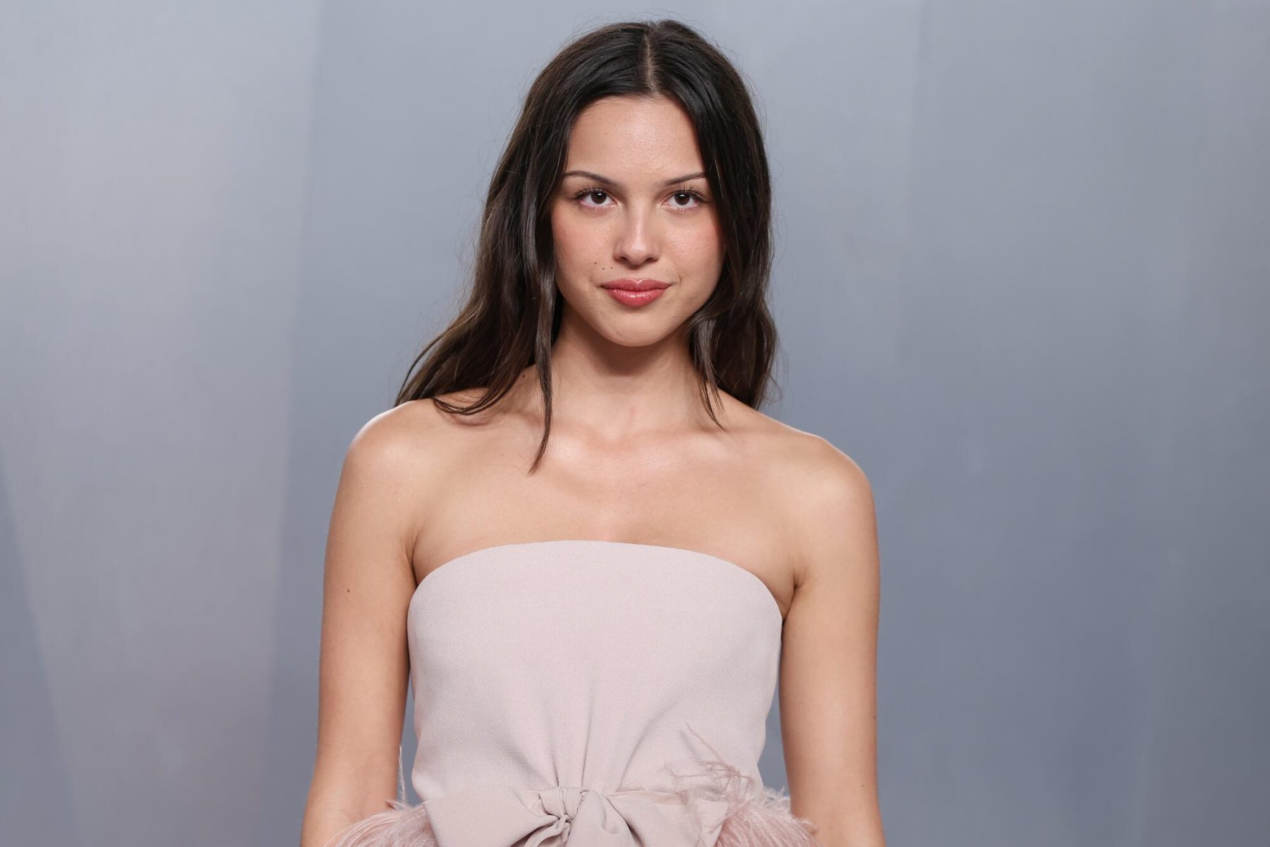 Olivia Rodrigo Becomes ‘Glorified Assistant’ to 30 Rock’s Own Miranda Priestly Ahead of Hosting ‘SNL’