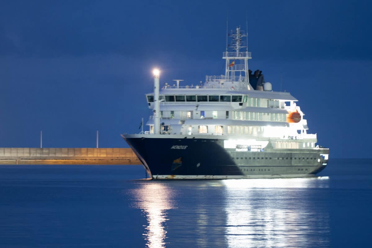 Hantavirus hit cruise ship arrives in Spains Canary Islands 1200x800 1