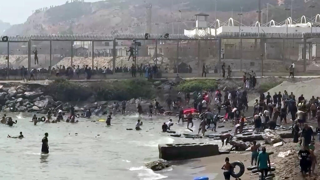 Hundreds Of Migrants Flood Into Spain's Ceuta Exclave From Morocco 2 593746f9b817716faaaa10a43096143df32c32ce
